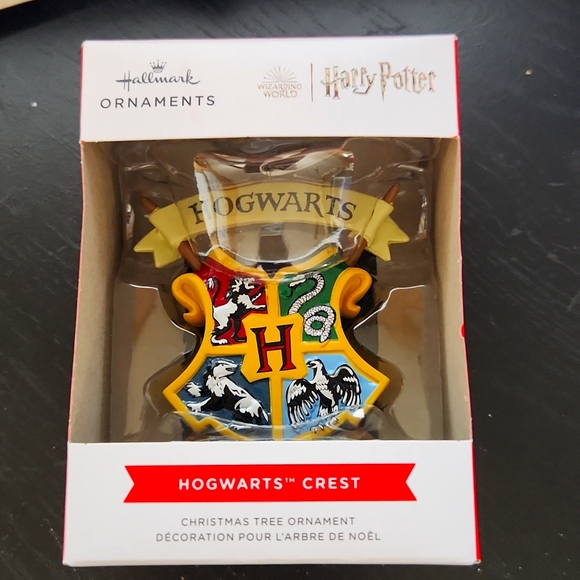 Hallmark Holiday Harry Potter Hogwarts Crest Hallmark Ornament 222